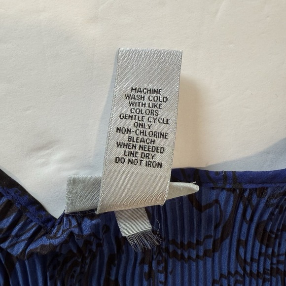 Catherines Blue Black Scroll Crinkle Pleated Crochet Georgette Blouse‎ Size 5X - Picture 10 of 10